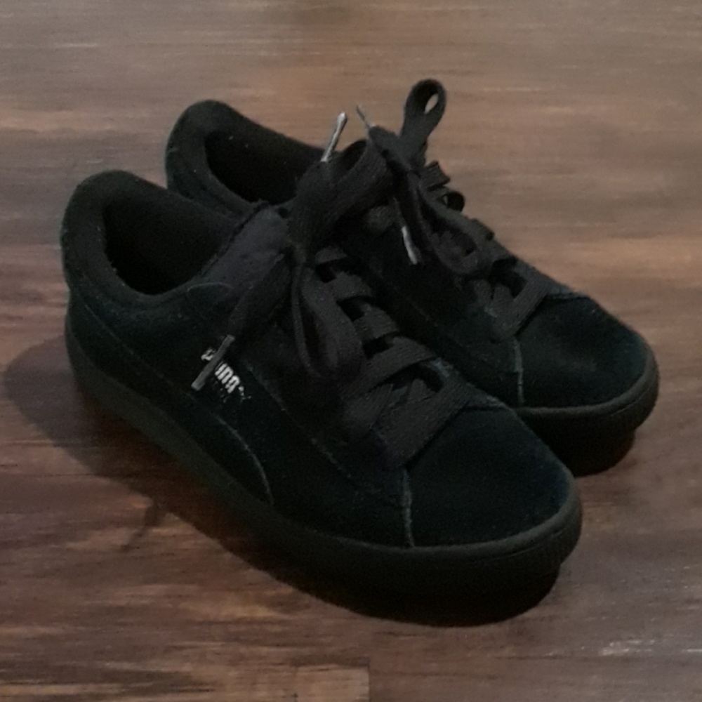 PUMA BLACK PUMA SILVER SUEDE SIZE 2.5